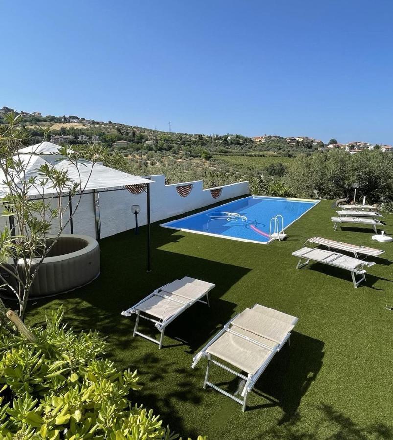 Il Giardino Degli Ulivi Villa Чита' Сант'Анджело Екстериор снимка