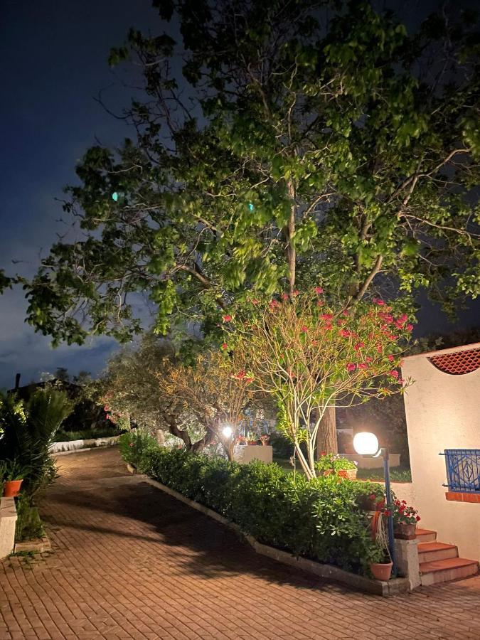 Il Giardino Degli Ulivi Villa Чита' Сант'Анджело Екстериор снимка