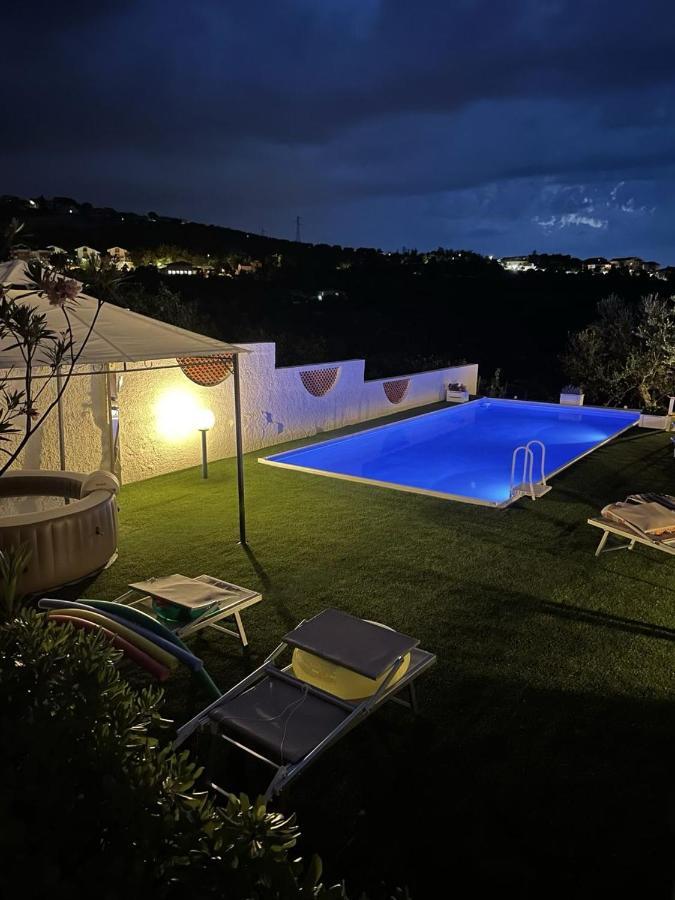Il Giardino Degli Ulivi Villa Чита' Сант'Анджело Екстериор снимка